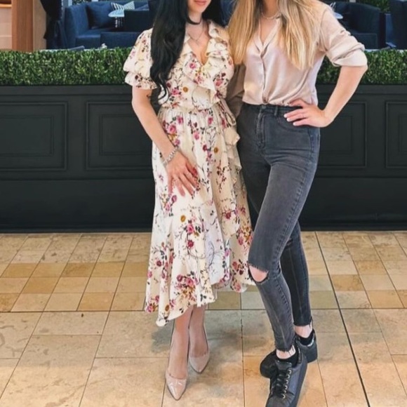 Classy Summer Dress - Picture 3 of 4